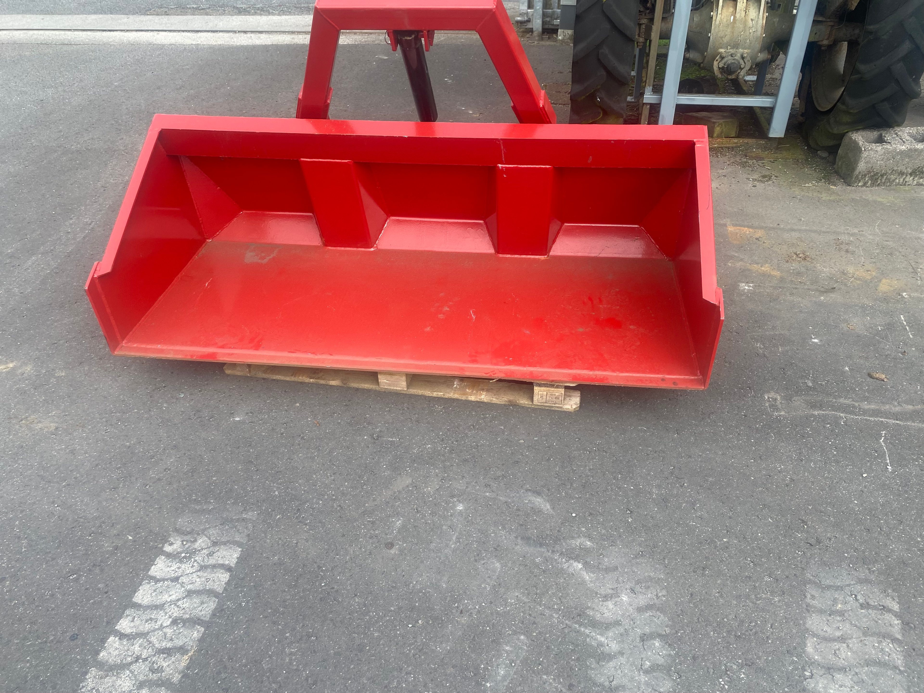 6ft hyd tipping transport box — photo 1