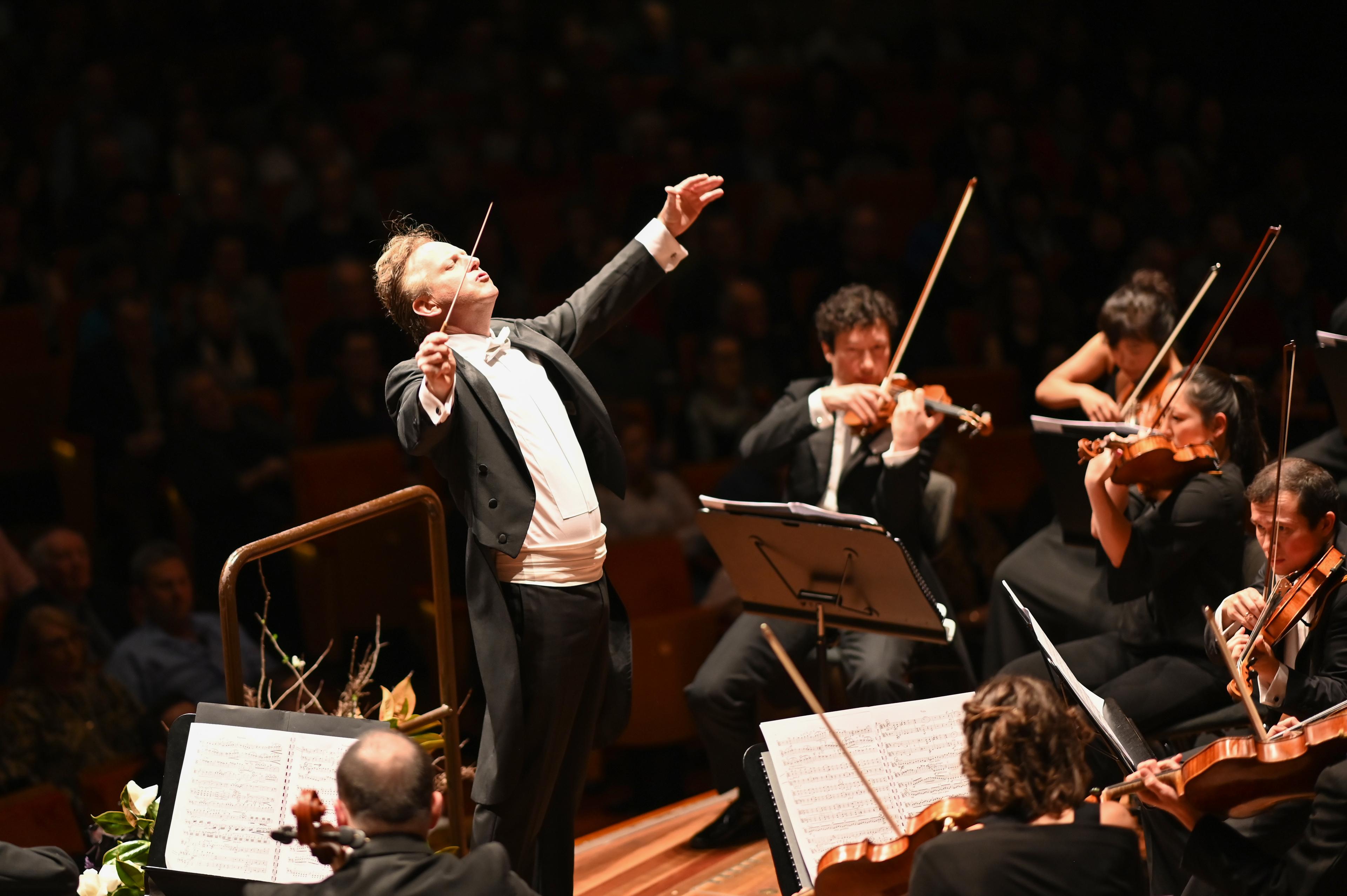 Alexander Briger conducting the Australian World Orchestra