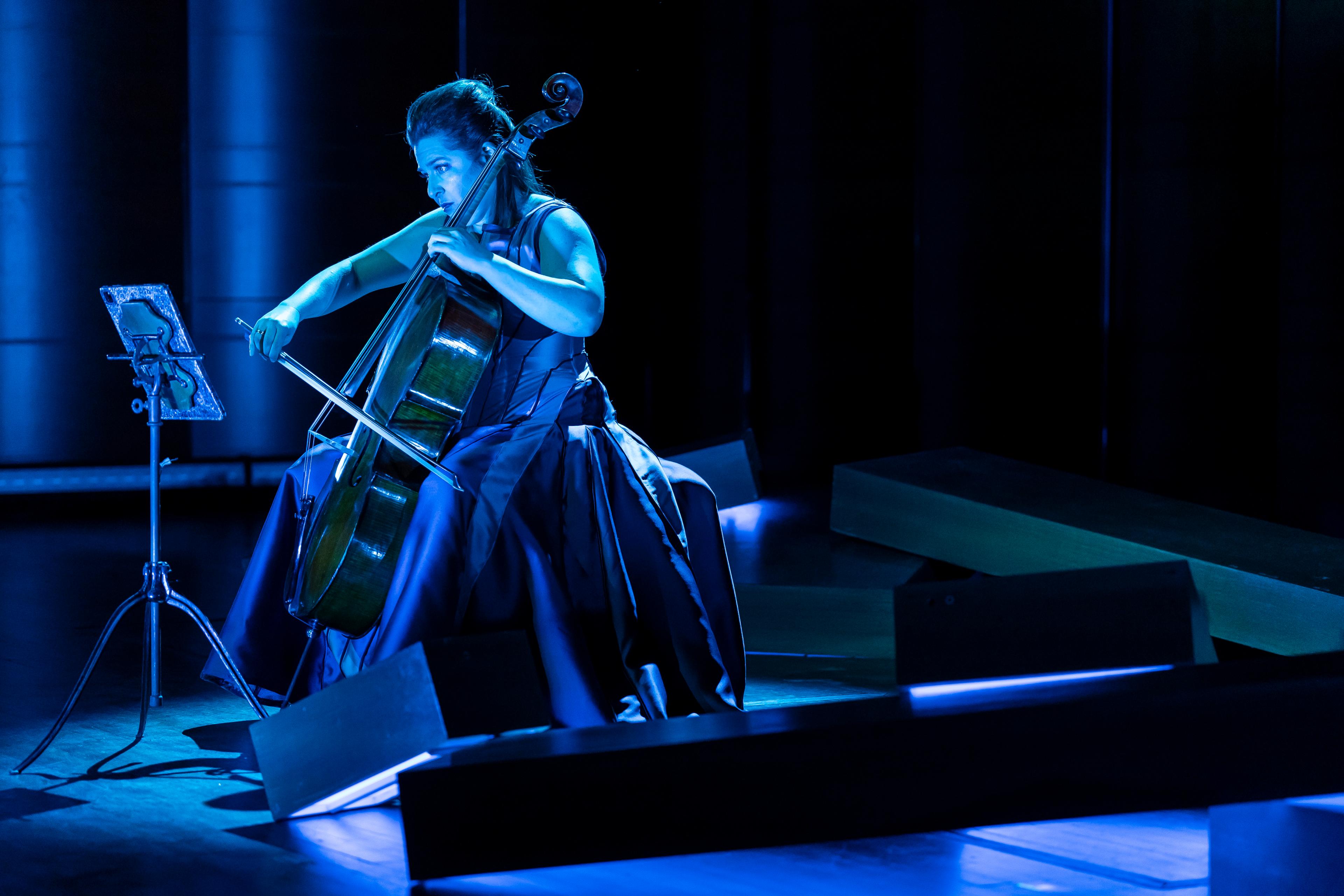 Alisa Weilerstein performing on a pyre of light boxes