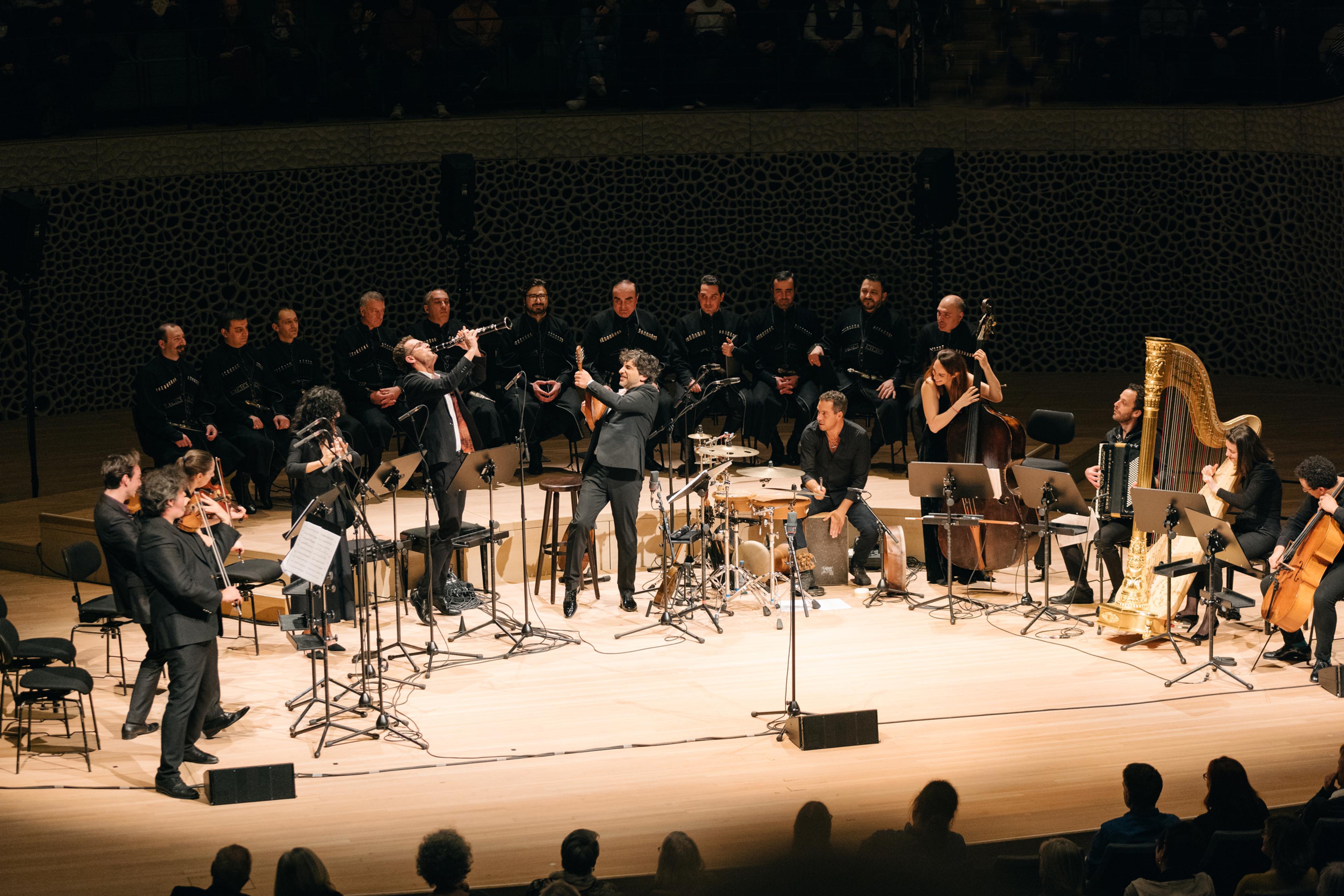 Avi Avital playing with ensemble