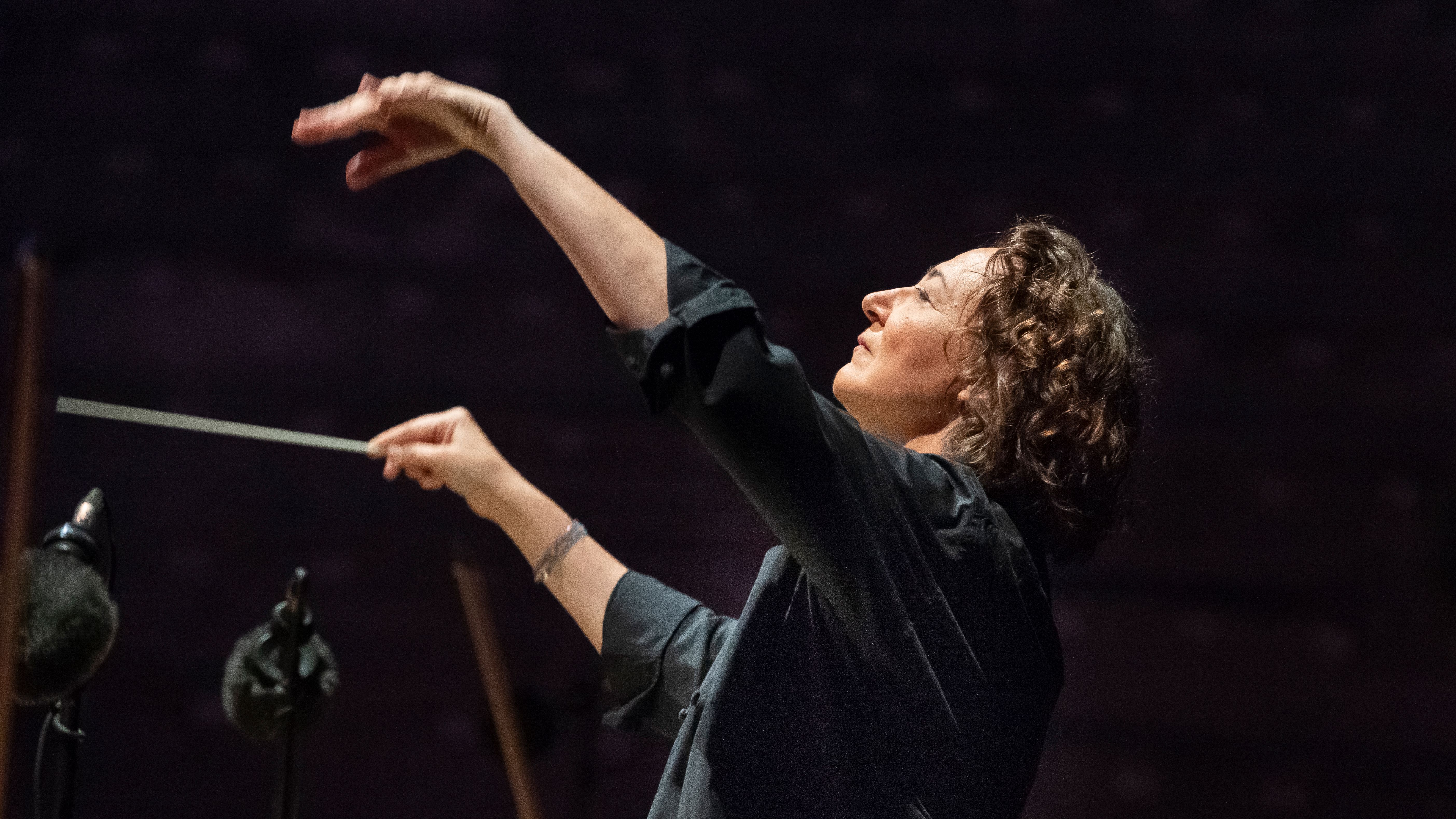 Nathalie Stutzmann returns to The Philadelphia Orchestra