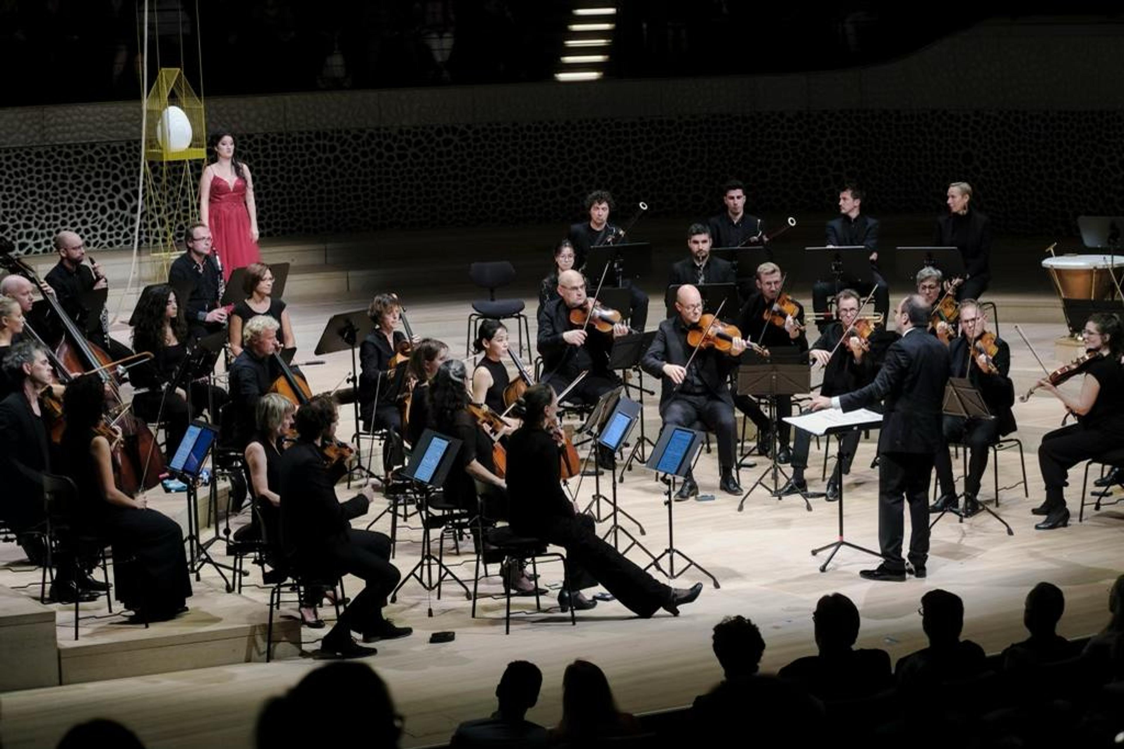Ensemble Resonanz & Anna Prohaska performing at the Elbphilharmonie