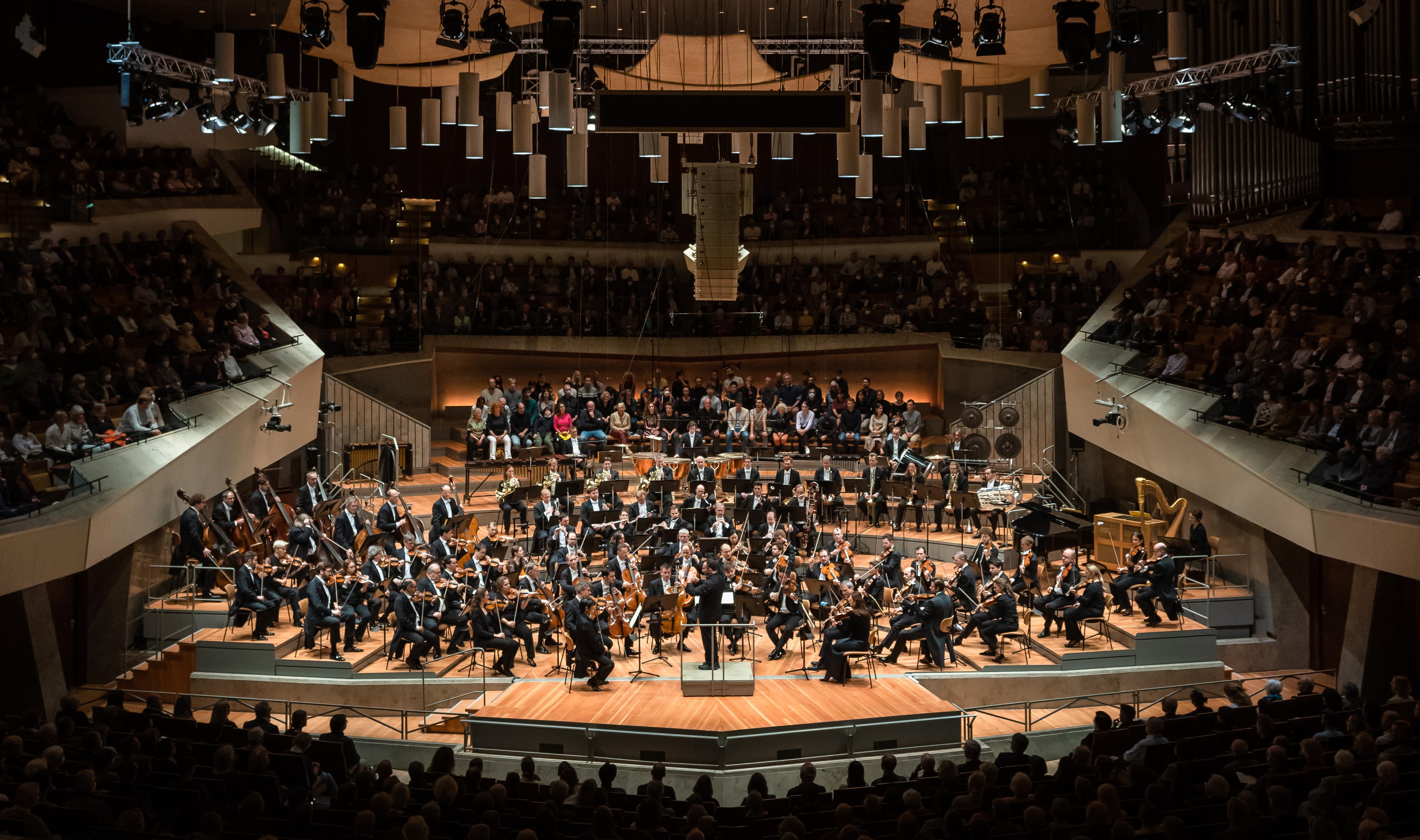 Musicians of the orchestra on stage at the Philharmonie