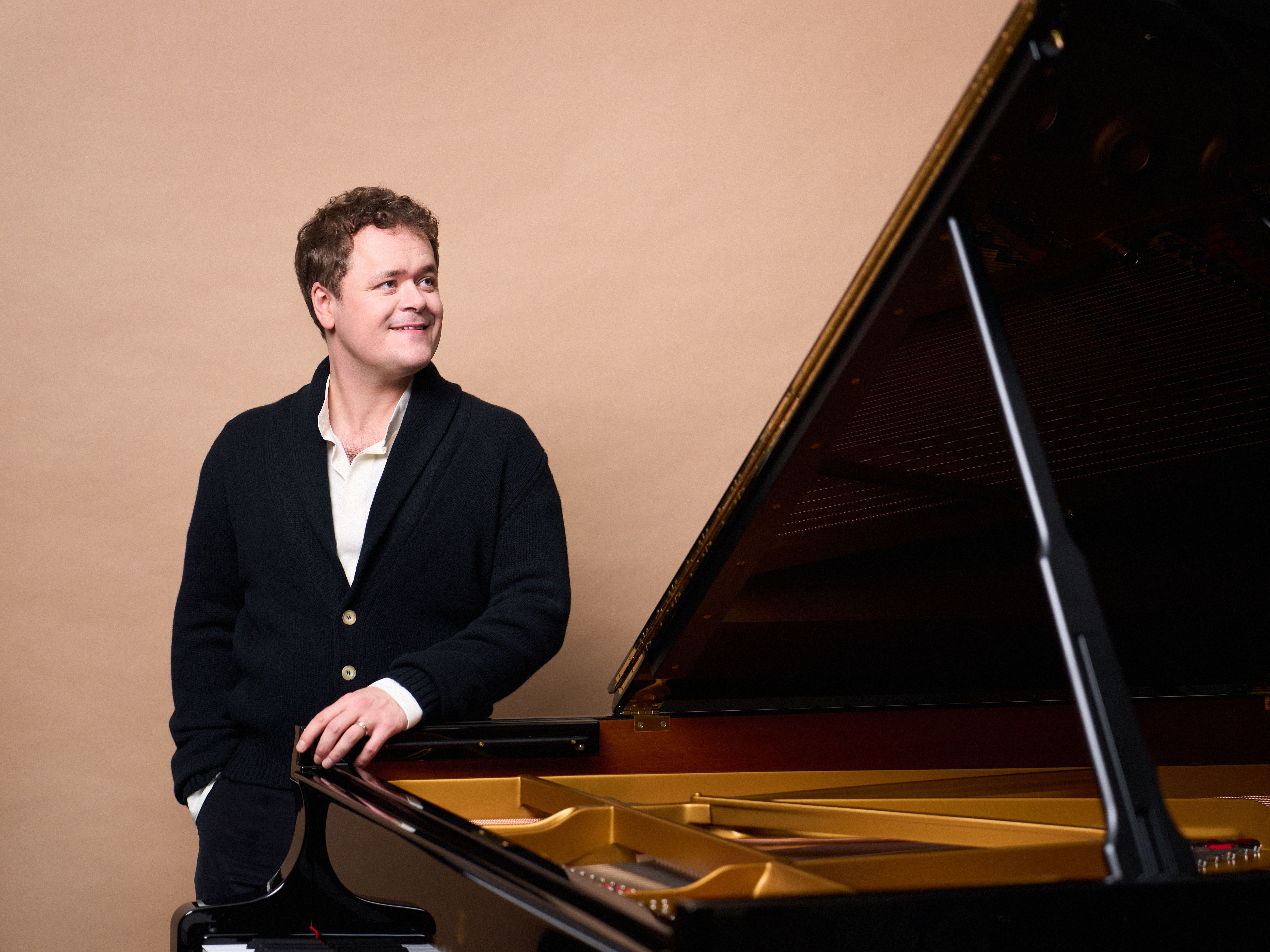 Benjamin Grosvenor signs to Askonas Holt - Benjamin Grosvenor | Askonas Holt, image size:5000x3750