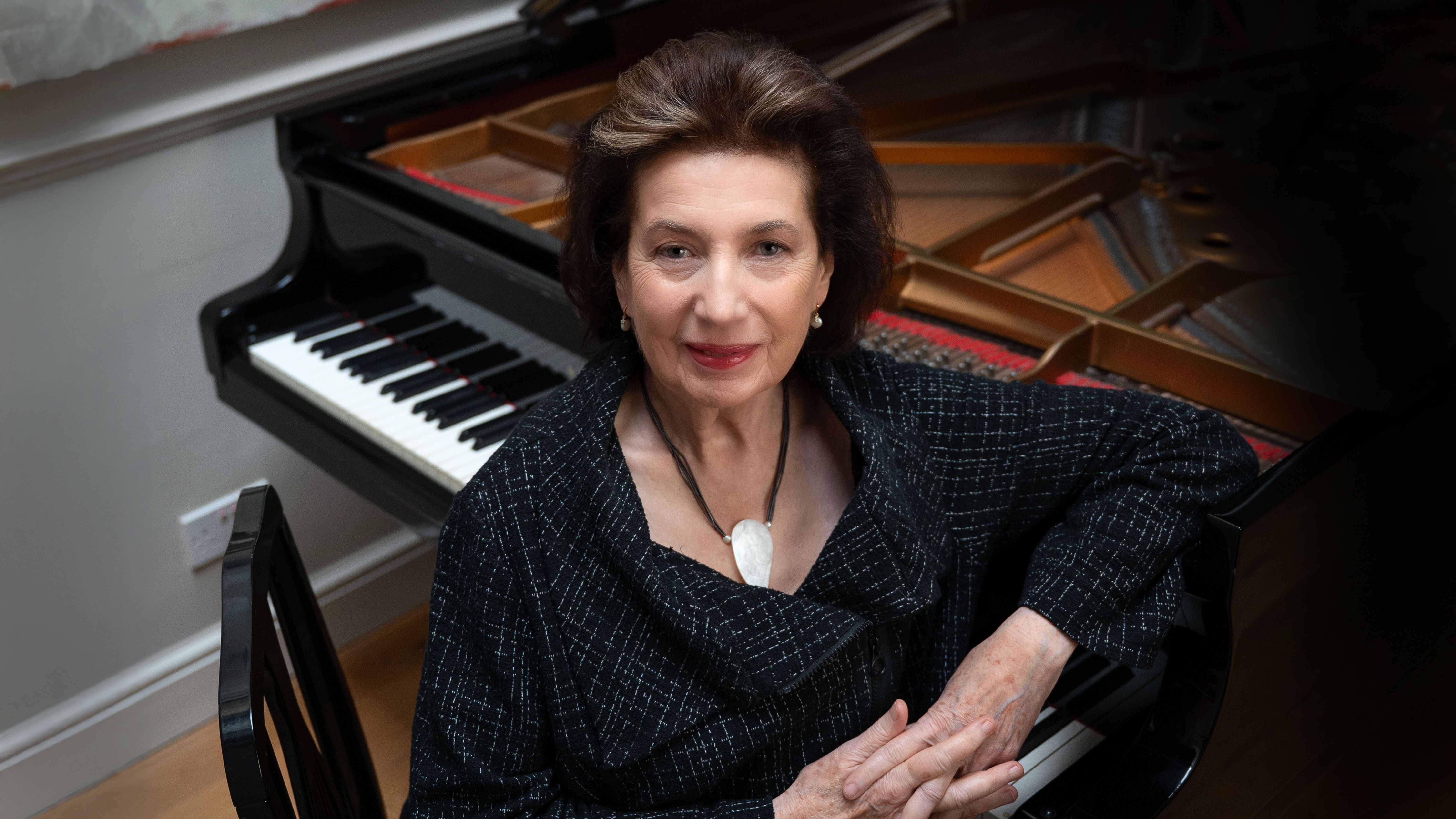 Alexander Shelley to succeed Pinchas Zukerman as Music Director of