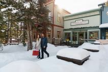 Couple walking out of the Crabapple Cottage Ladies Boutique