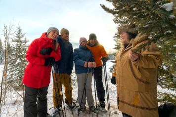 Tour guide at Mahikan Trails chatting with tour group