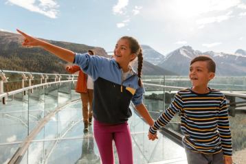 Family walking on the Columbia Icefield Skywalk