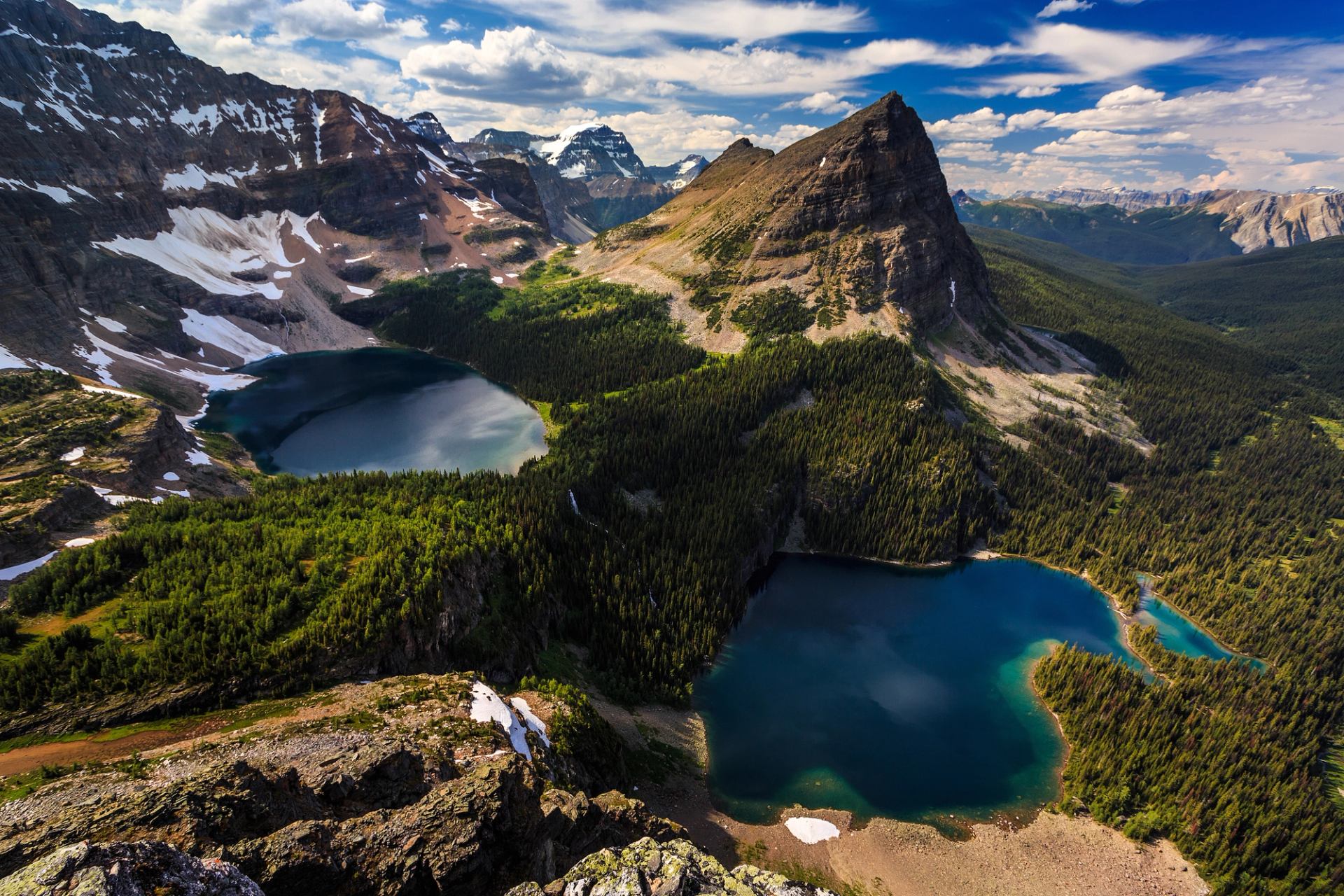 Aerial shot of Egypt Lake surrounded by trees and mountains in Banff National Park