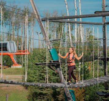 Couple on outdoor adventure course at Vista Ridge in Fort McMurray.
