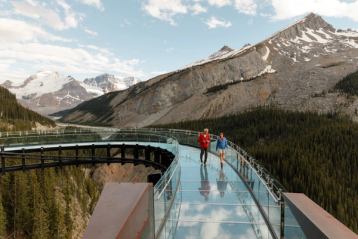 People walking on the Columbia Icefield Skywalk