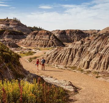 Couple walking along the trails in Horseshoe Canyon