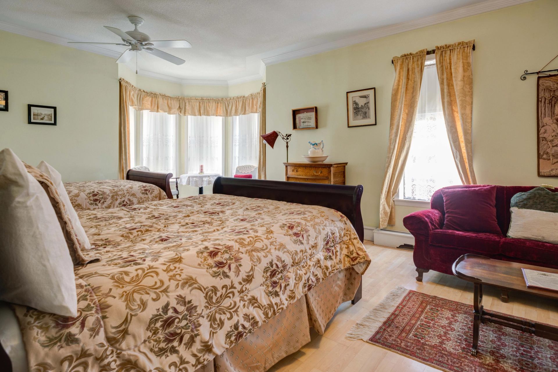 Bedroom in Country Encounters Bed & Breakfast