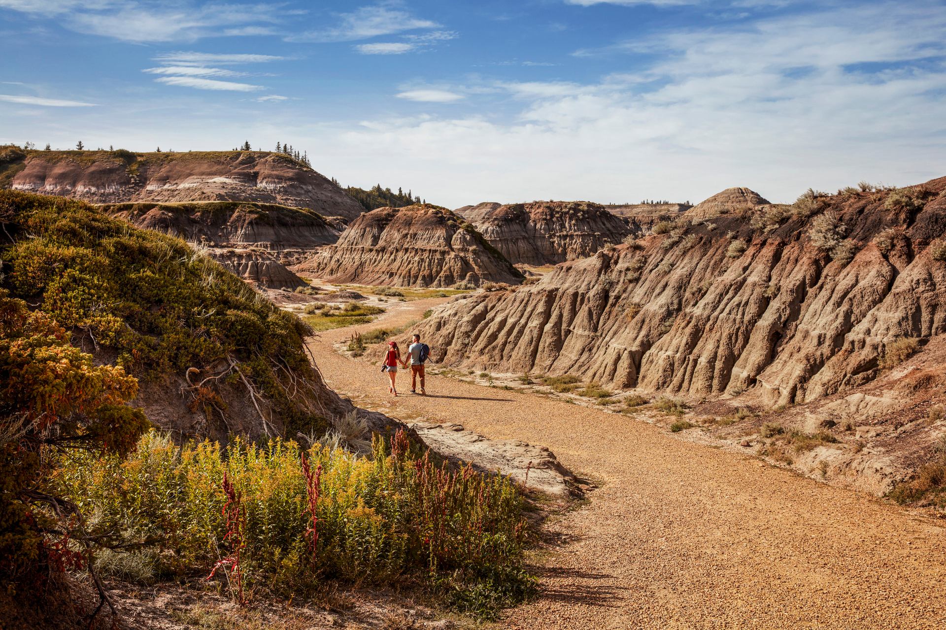 Couple walking along the trails in Horseshoe Canyon