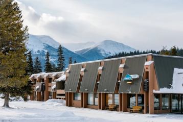 Exterior of Marmot Lodge in Jasper.