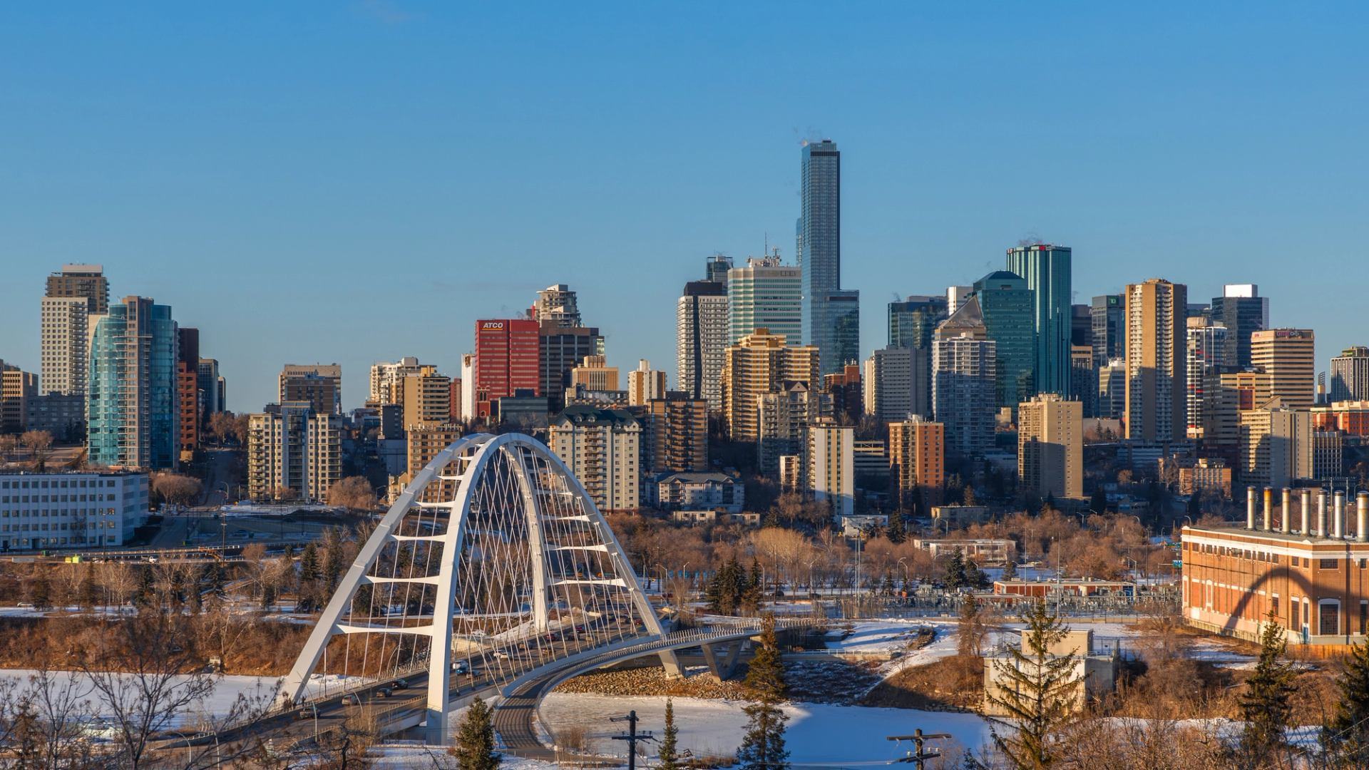 Landscape shot of the afternoon light overlooking the Edmonton city skyline