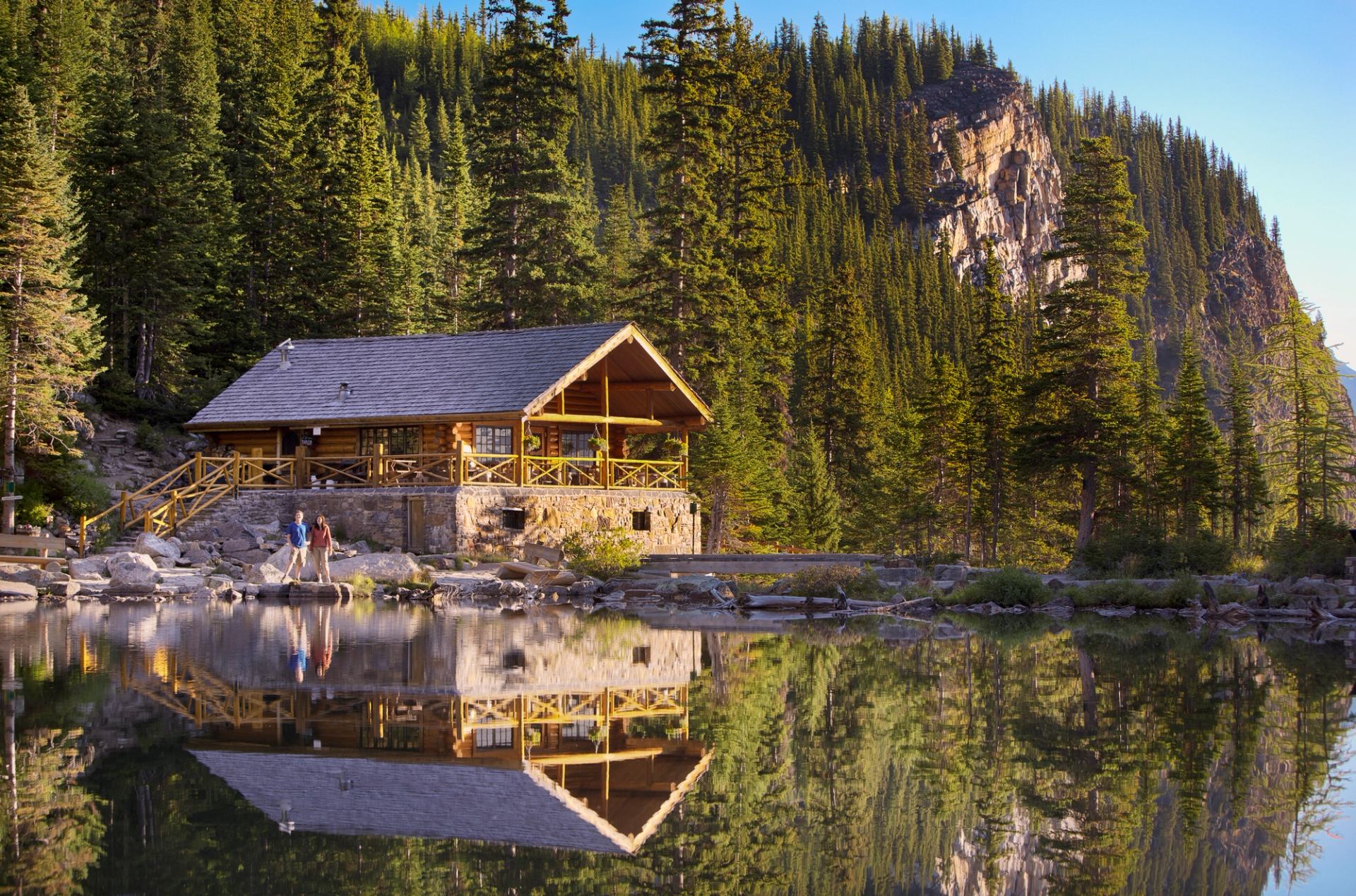 Scenic shot of the Lake Agnes Teahouse in Banff National Park