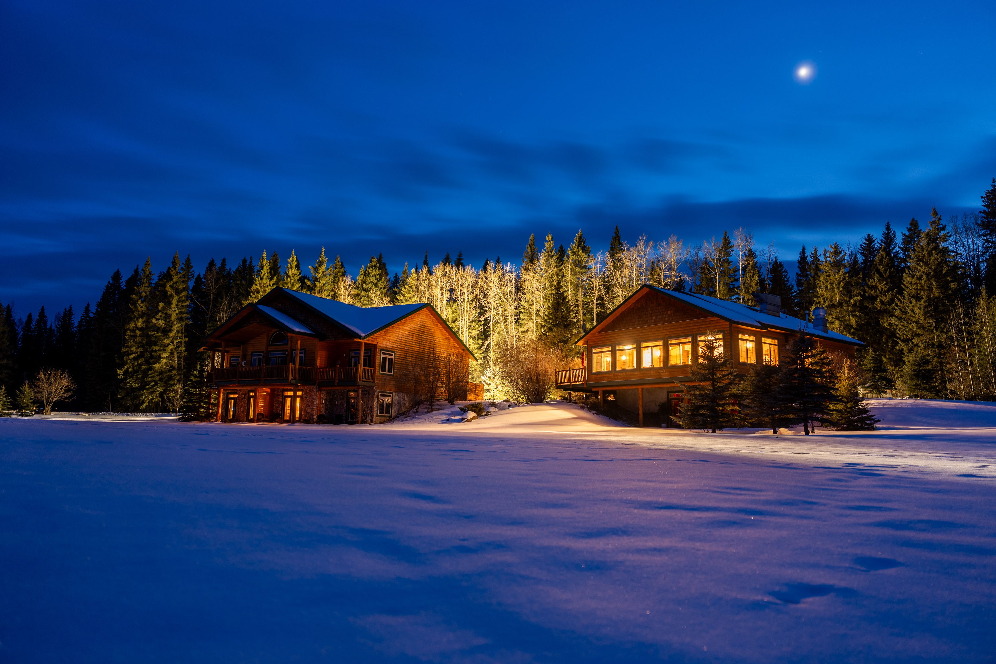 Exterior of the elevation in the evening at the Prairie Creek Inn