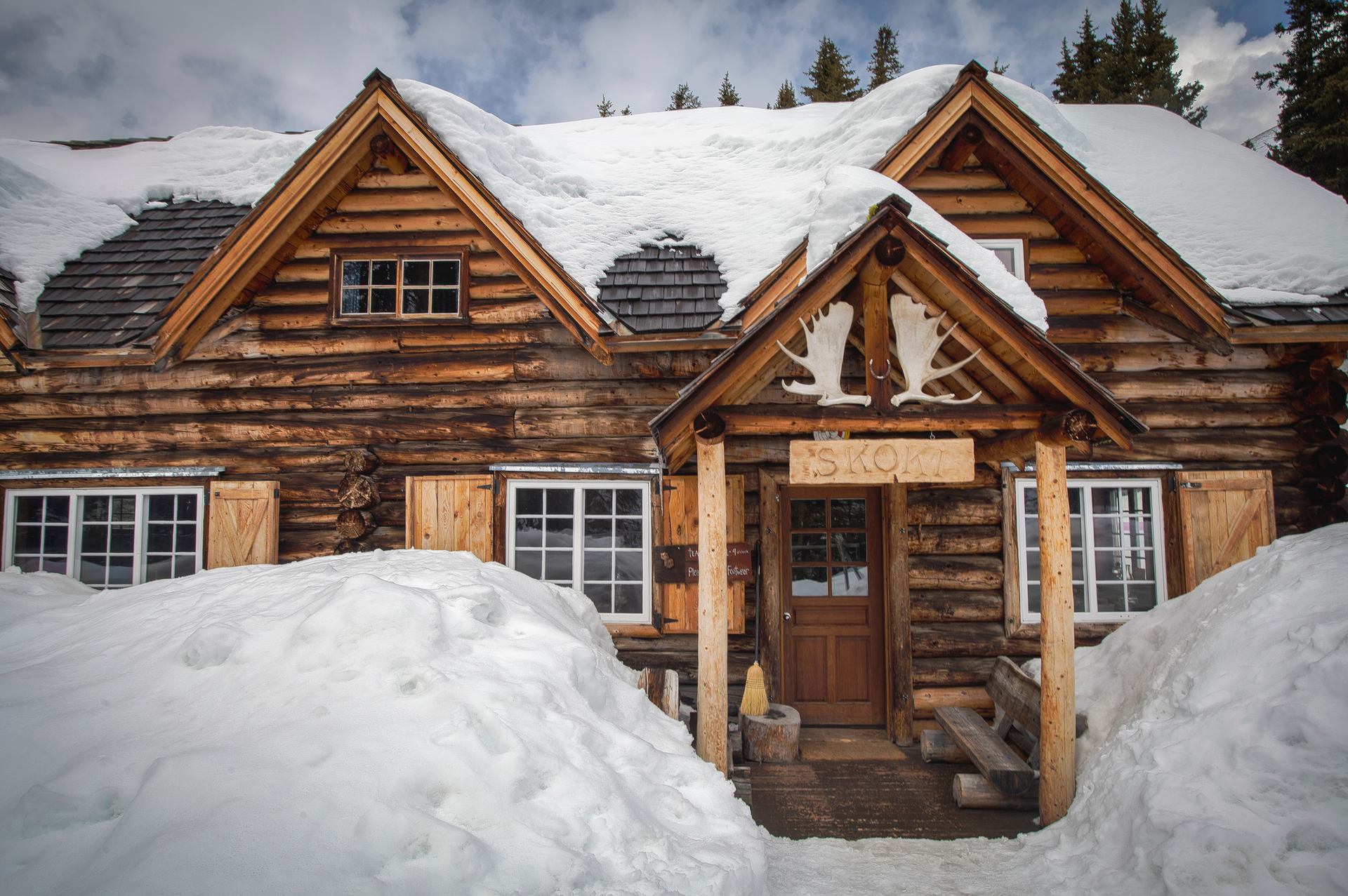 Skoki lodge Banff national park