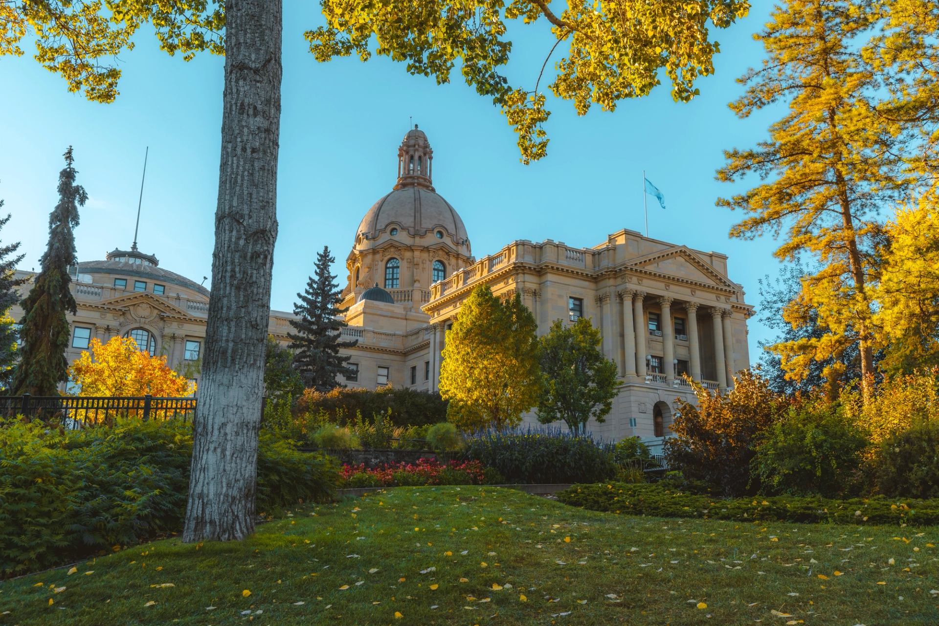 The Last Of Us shoot location, behind the Legislature