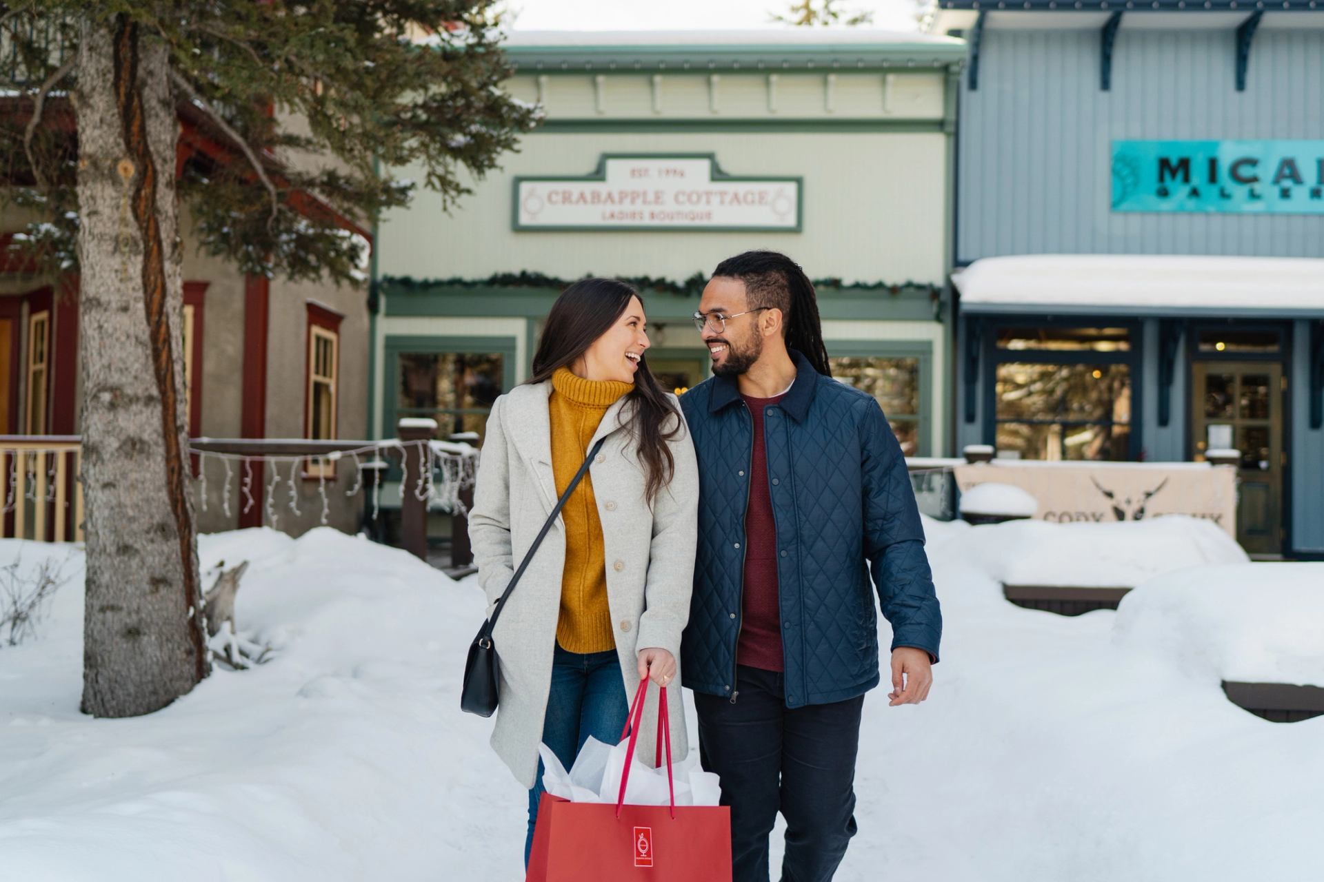 A couple leaving the Crabapple Cottage Ladies Boutique after shopping.