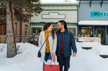 Couple leaving the Crabapple Cottage Ladies Boutique after shopping