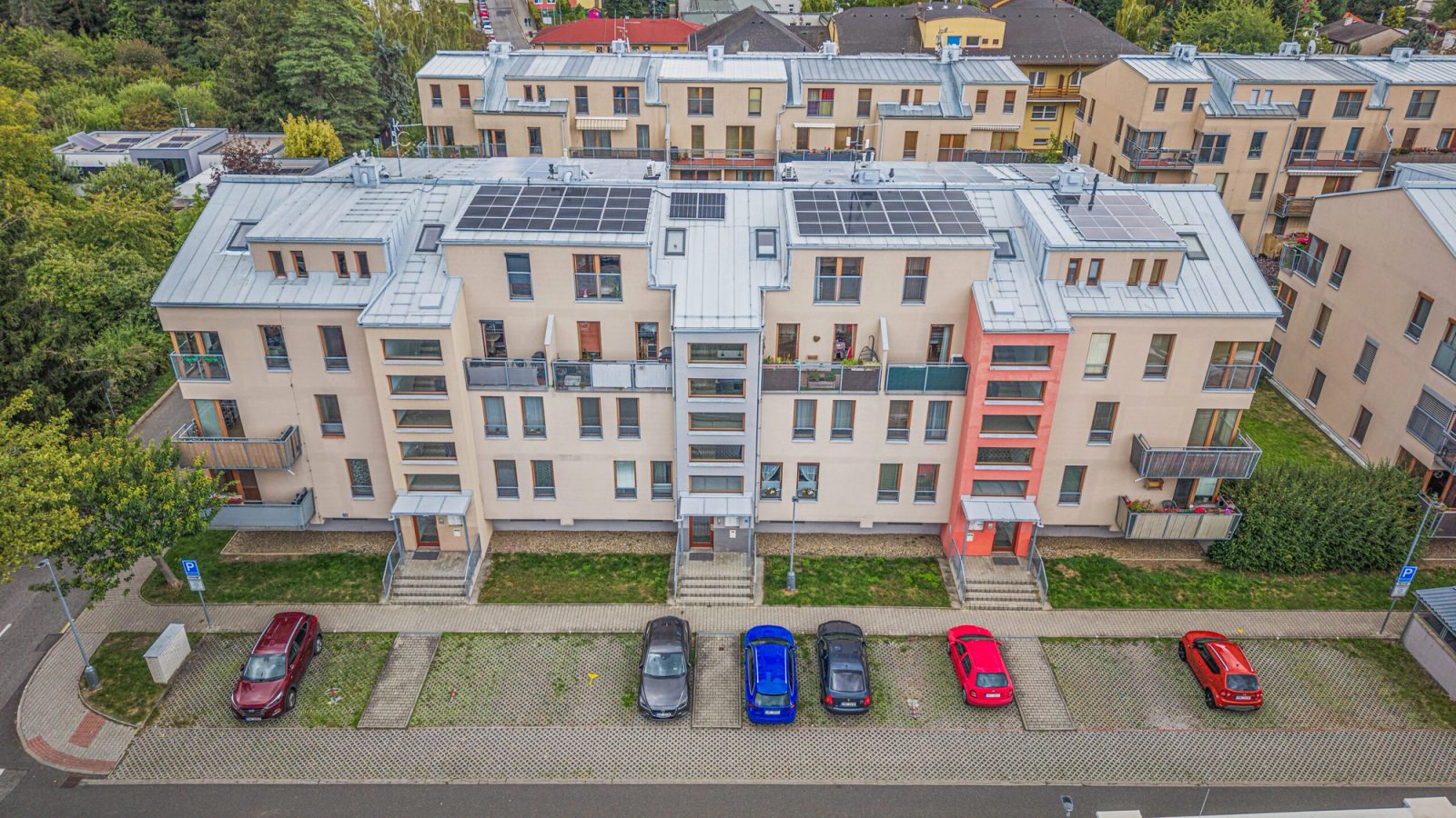 Prodej bytu 3+kk s balkonem a garážovým stáním, Obchodní, Rudná — Rudná