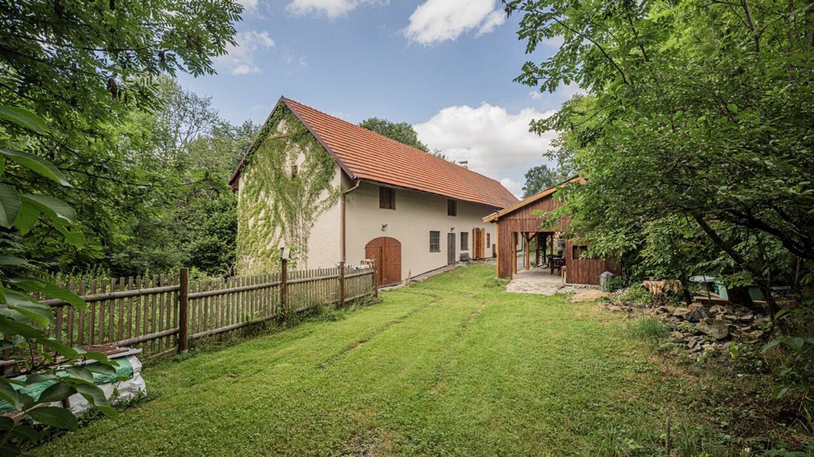 Prodej rodinného domu 233 m², pozemek 1102 m² — Ondřejov