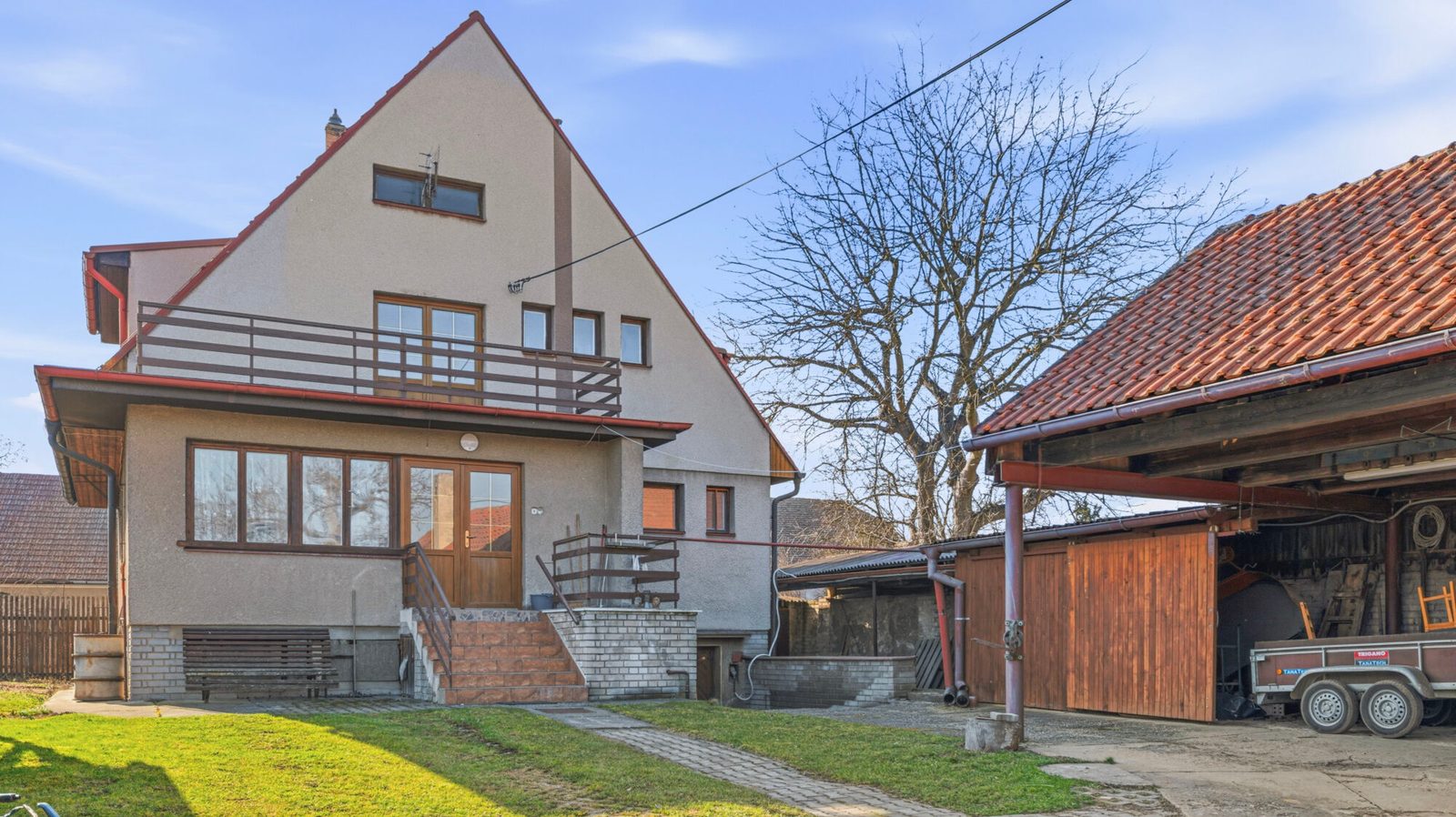 Rodinný dům s obrovským potenciálem a vlastní dílnou – Úhonice — Úhonice