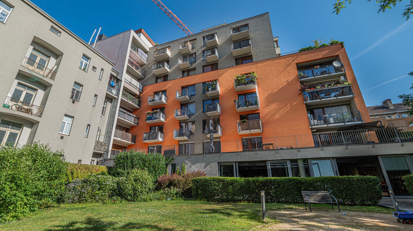 Prodej bytu 2+KK, 71 m², 2x balkon, garáž, zahrada – Holešovice, ul. Na Maninách — Praha 7 – Holešovice