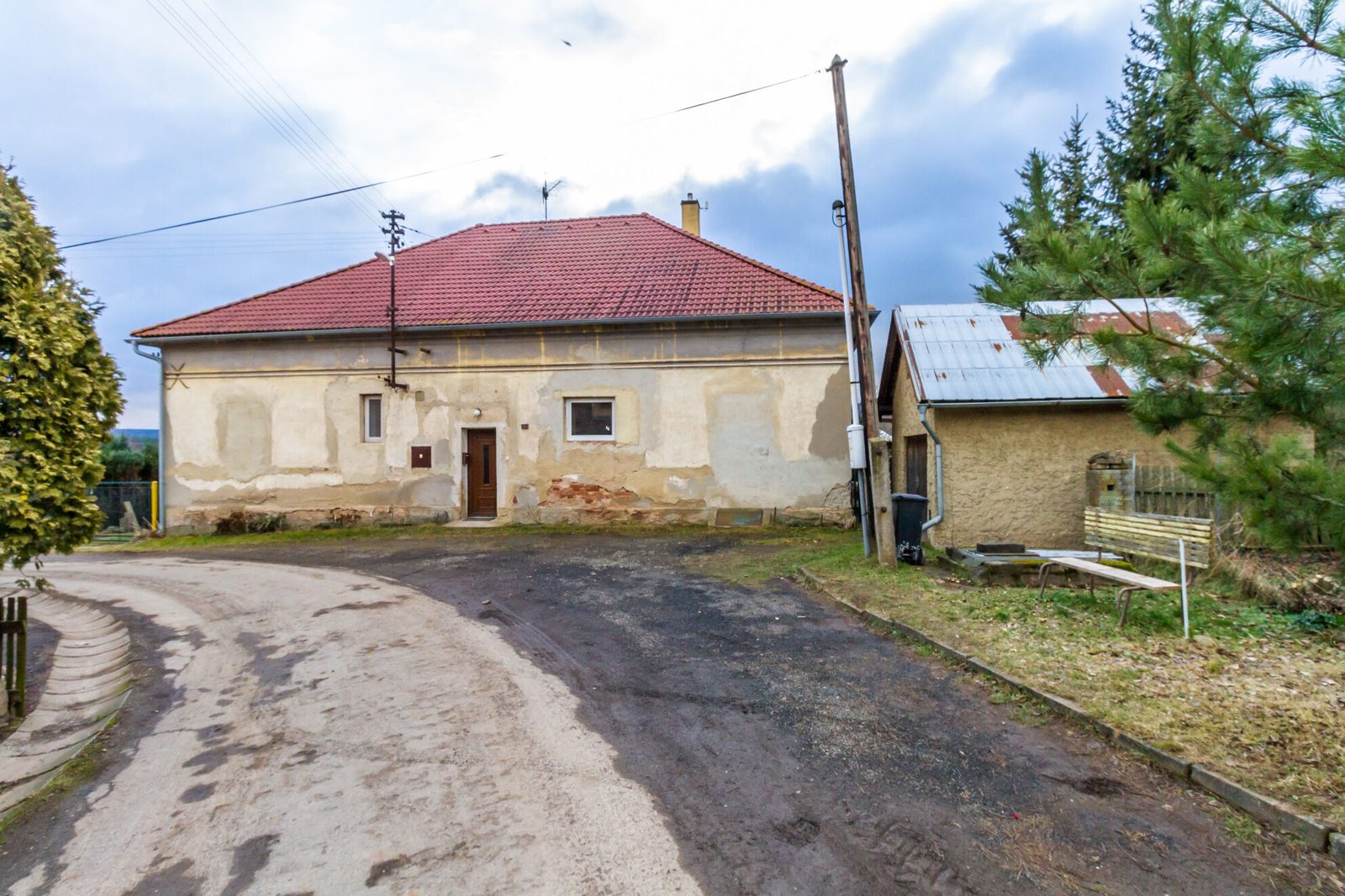 Prodej rodinného domu 4+KK v rekonstrukci, obec Řeřichy — Řeřichy
