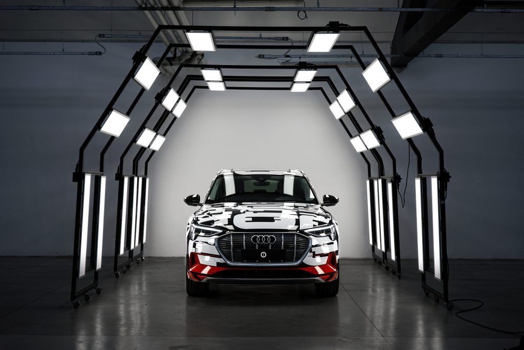 Audi e-tron wrapping garage italia Q8