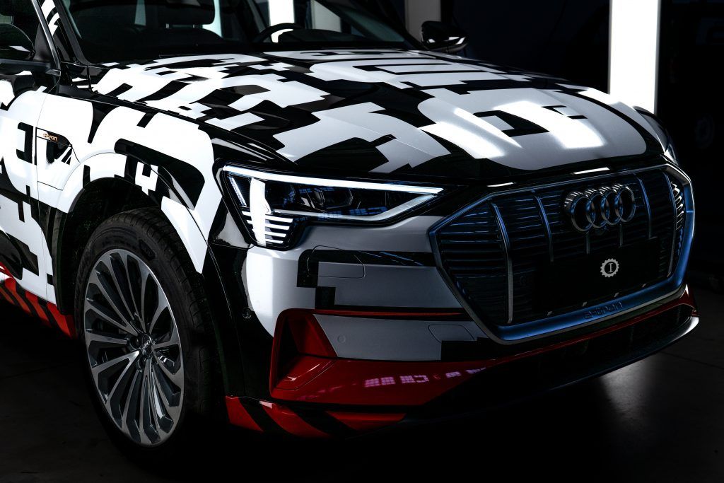 Audi e-tron wrapping garage italia Q8