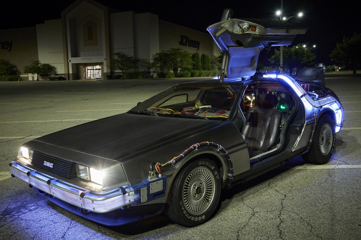 Delorean-Motor-Company-Back-To-The-Future-15