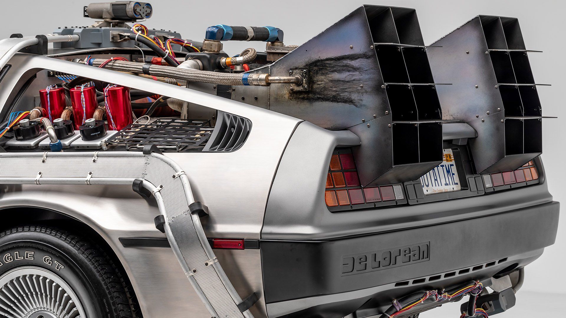 Delorean-Motor-Company-Back-To-The-Future-16