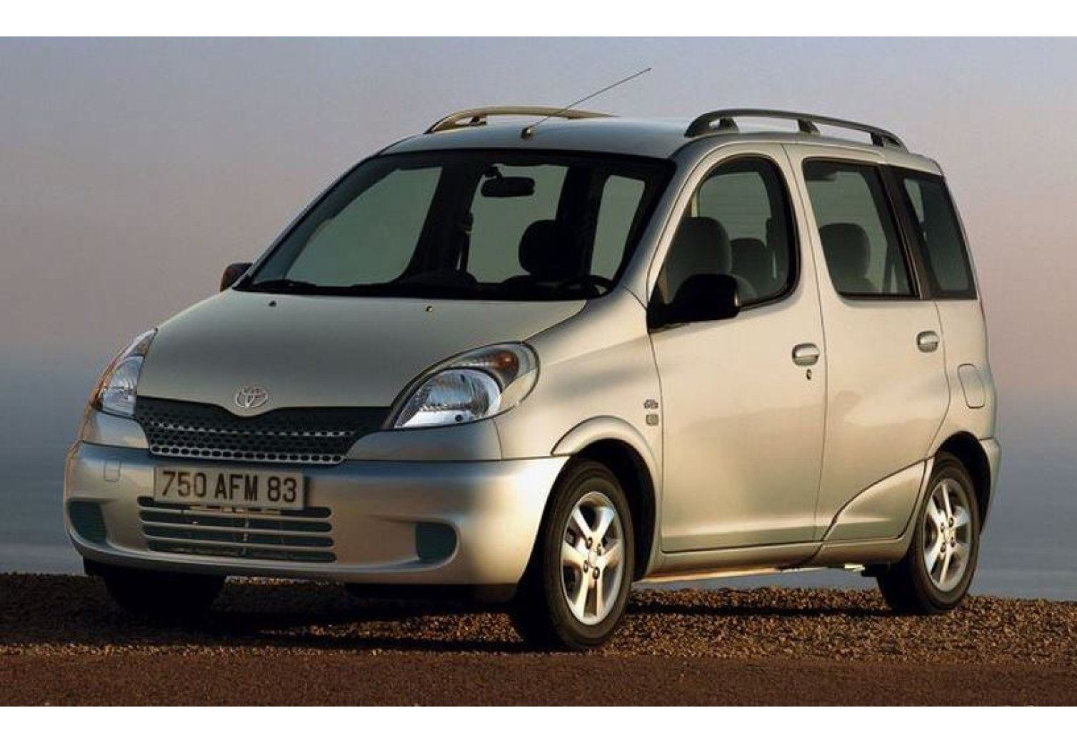 auto brutte garage italia hub Yaris Verso