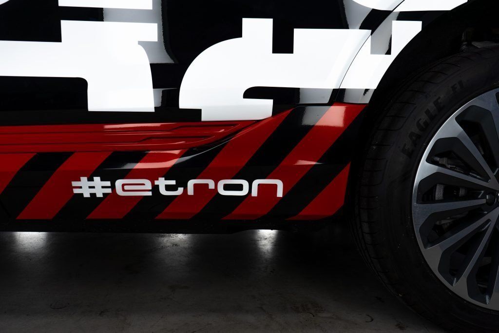 Audi e-tron wrapping garage italia Q8