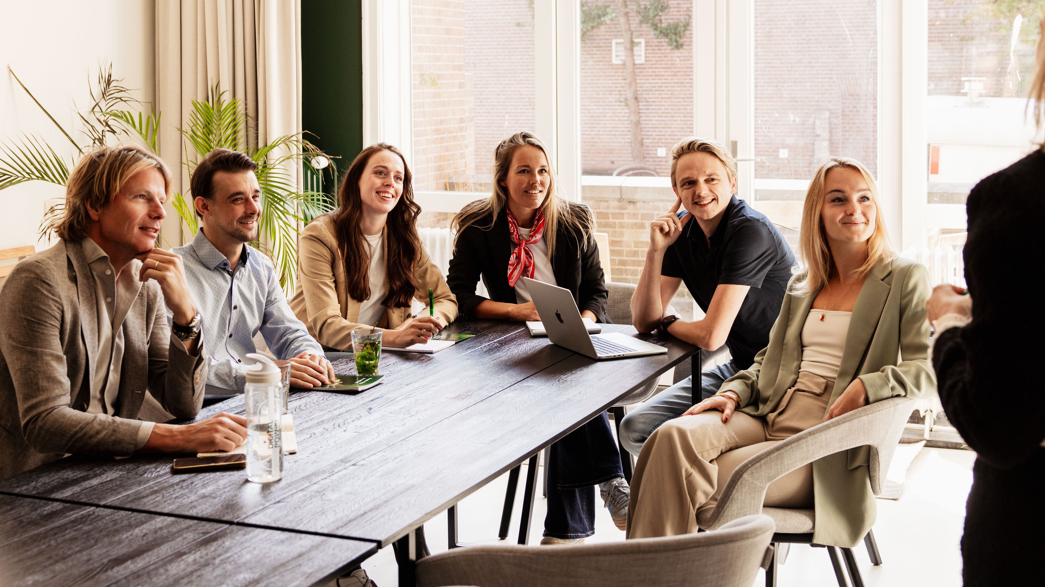 data architect die presenteert aan stakeholders
