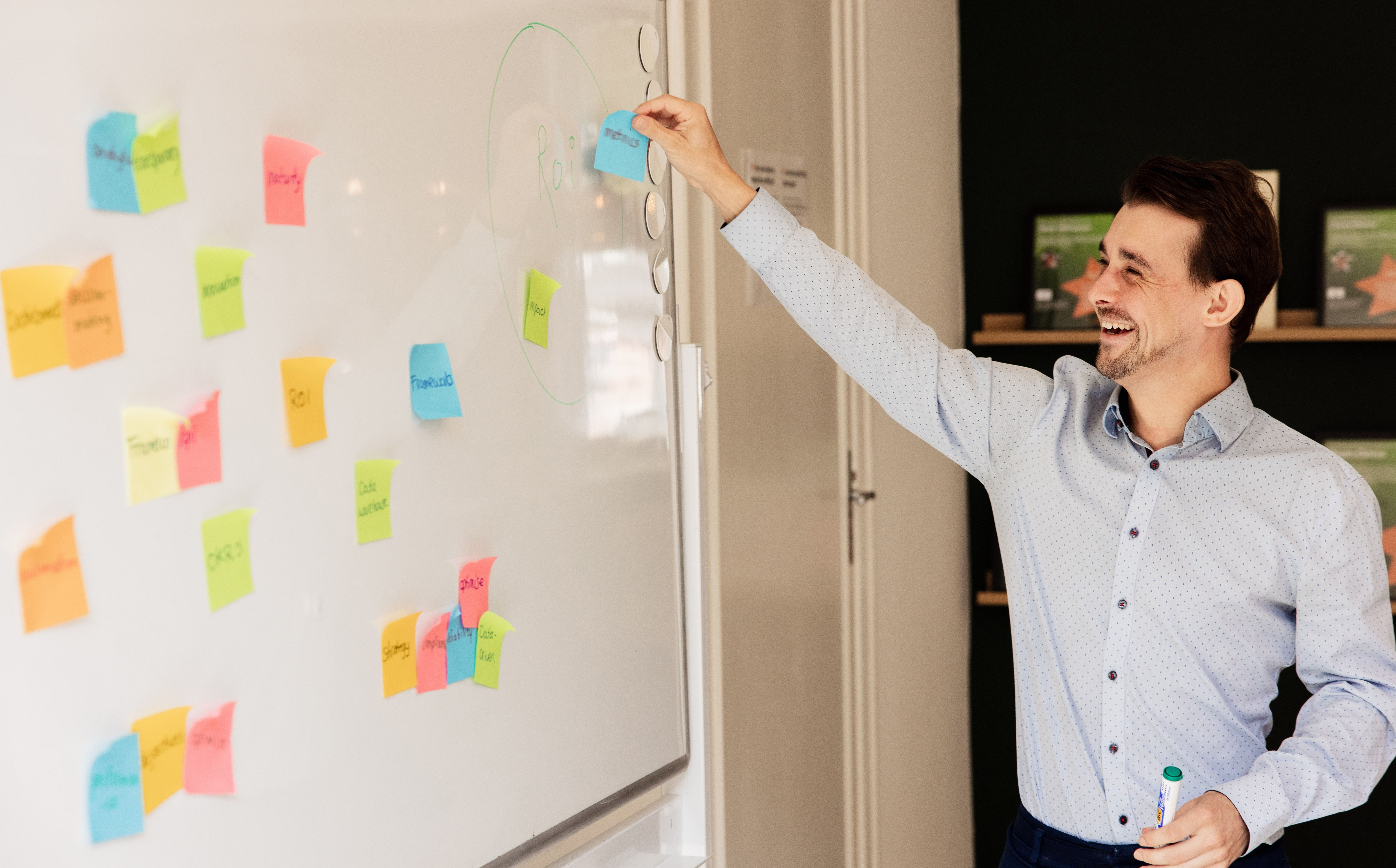 data consultants van Digital Power in gesprek met elkaar