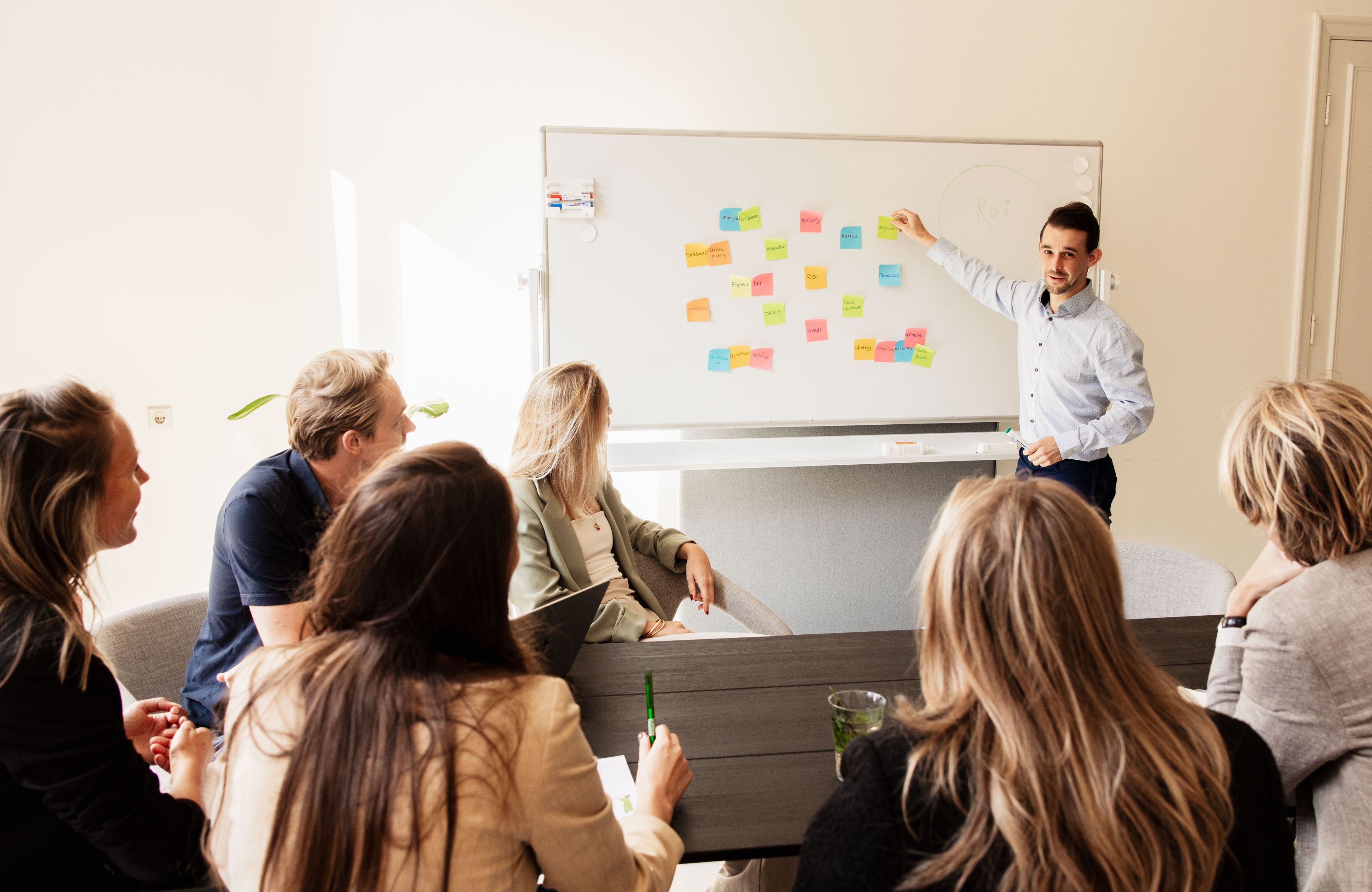 datateam in overleg onder leiding van een product owner of projectmanager