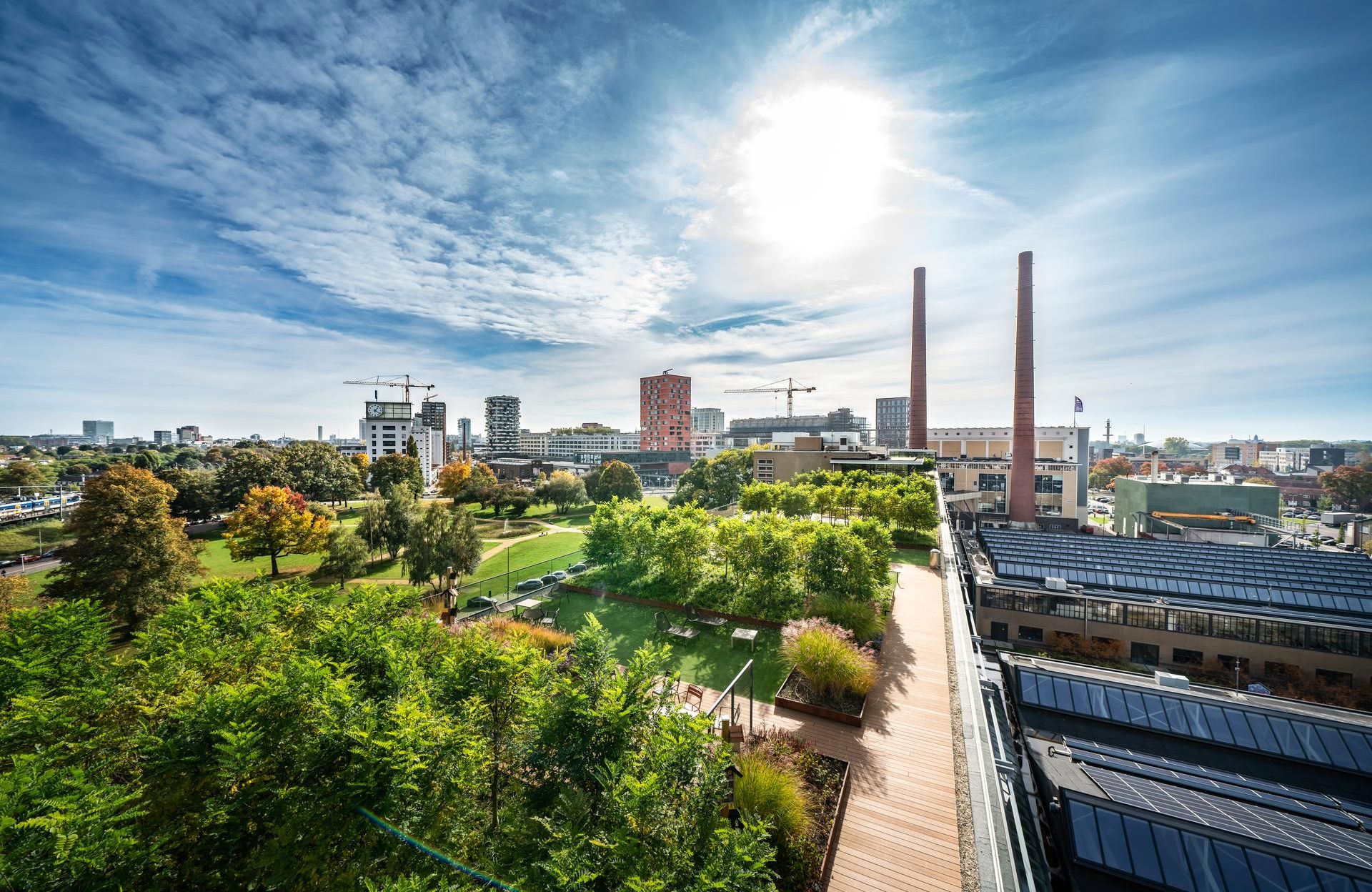 Uitzicht vanaf het dakterras van het Ennatuurlijk kantoor in Eindhoven