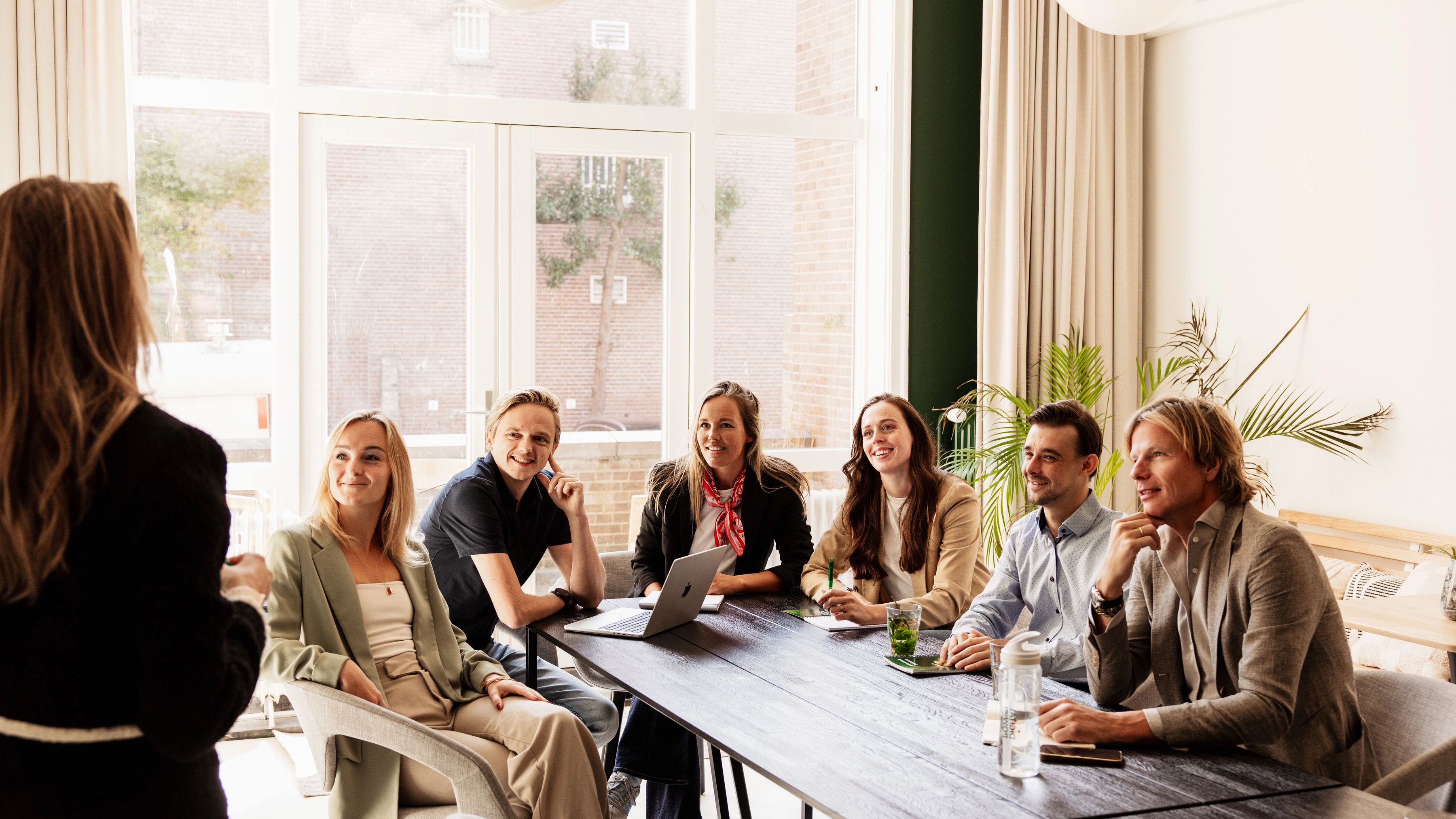 collega's in gesprek