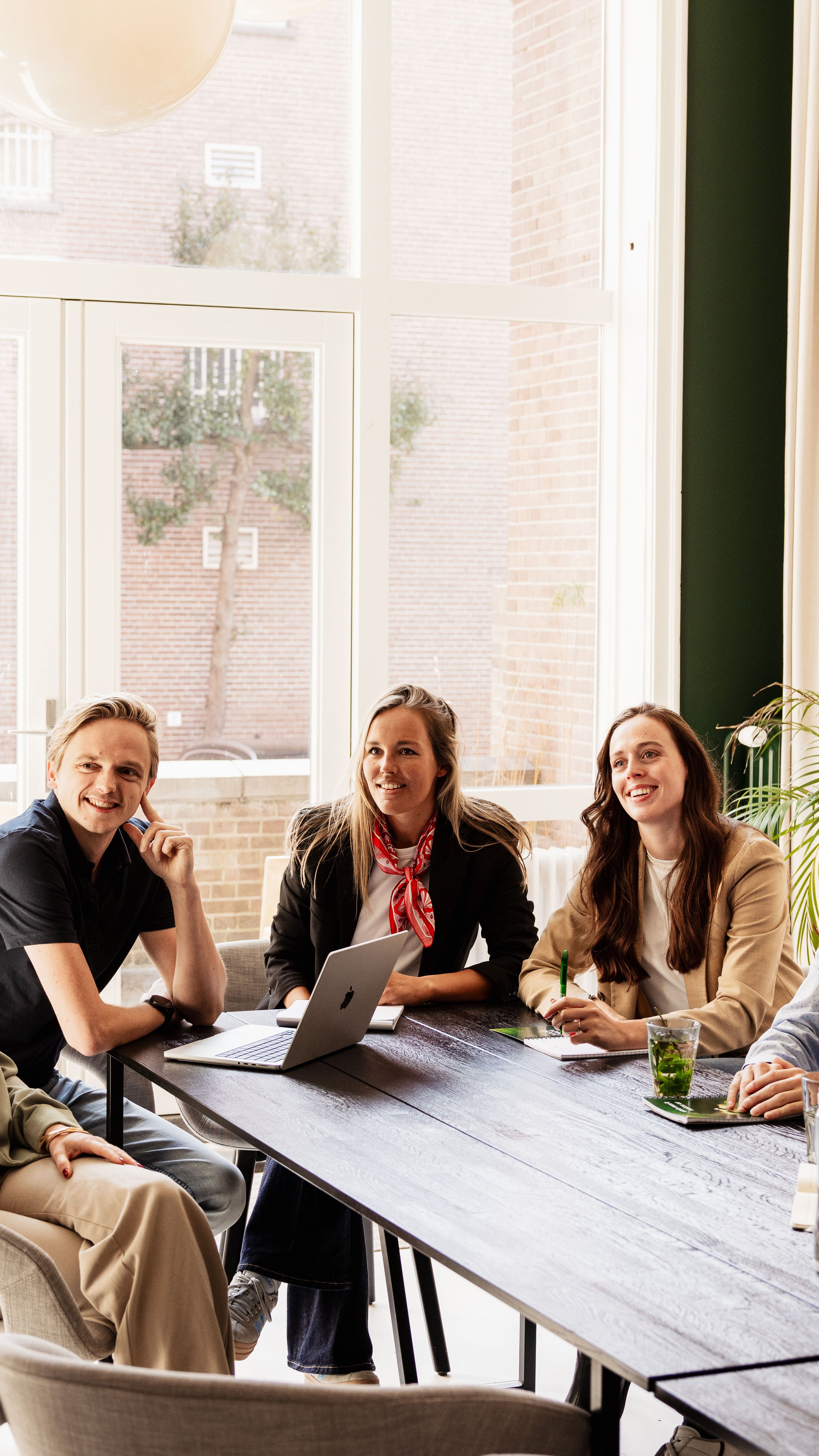 collega's in gesprek