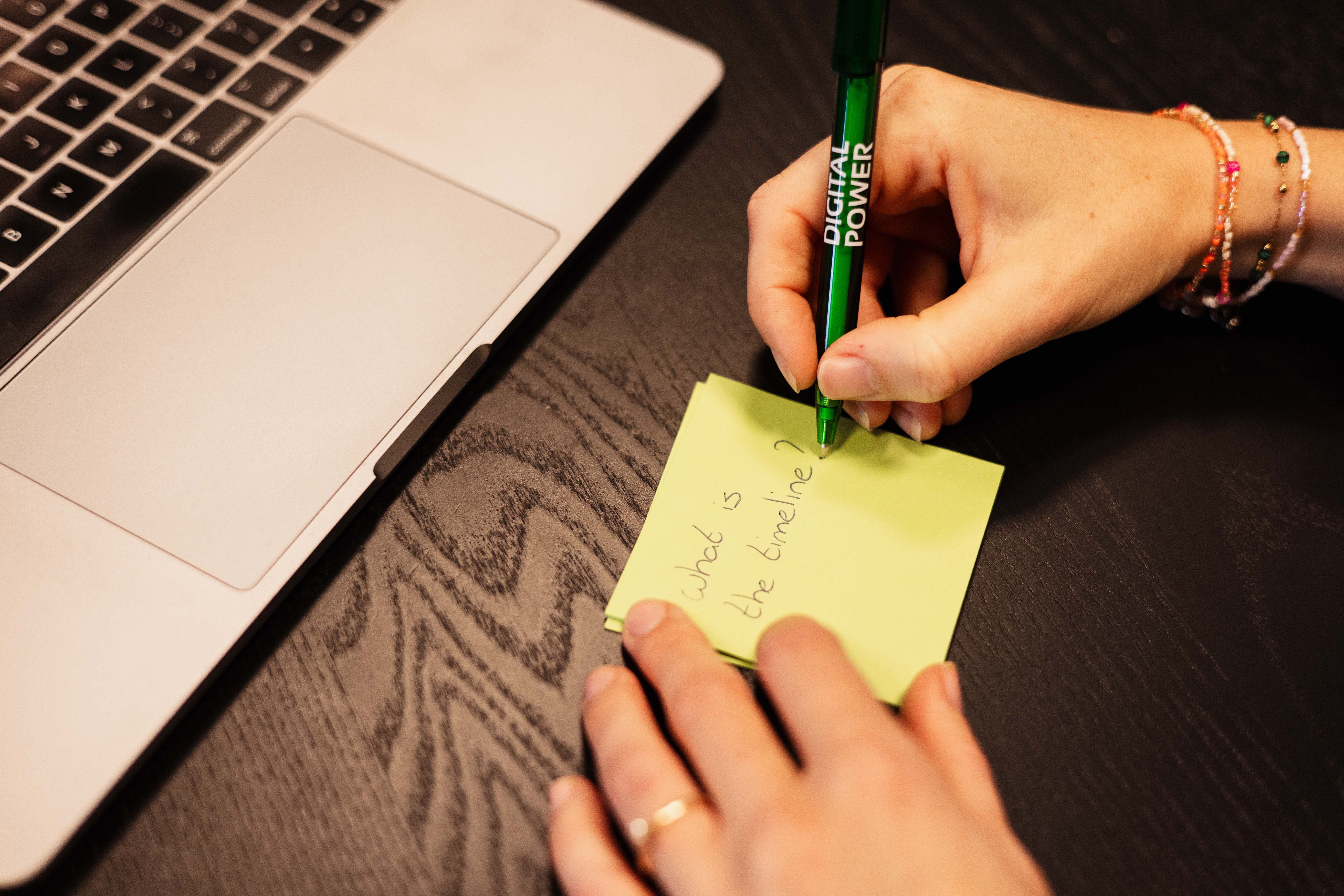 post-it geschreven door een product owner of projectmanager