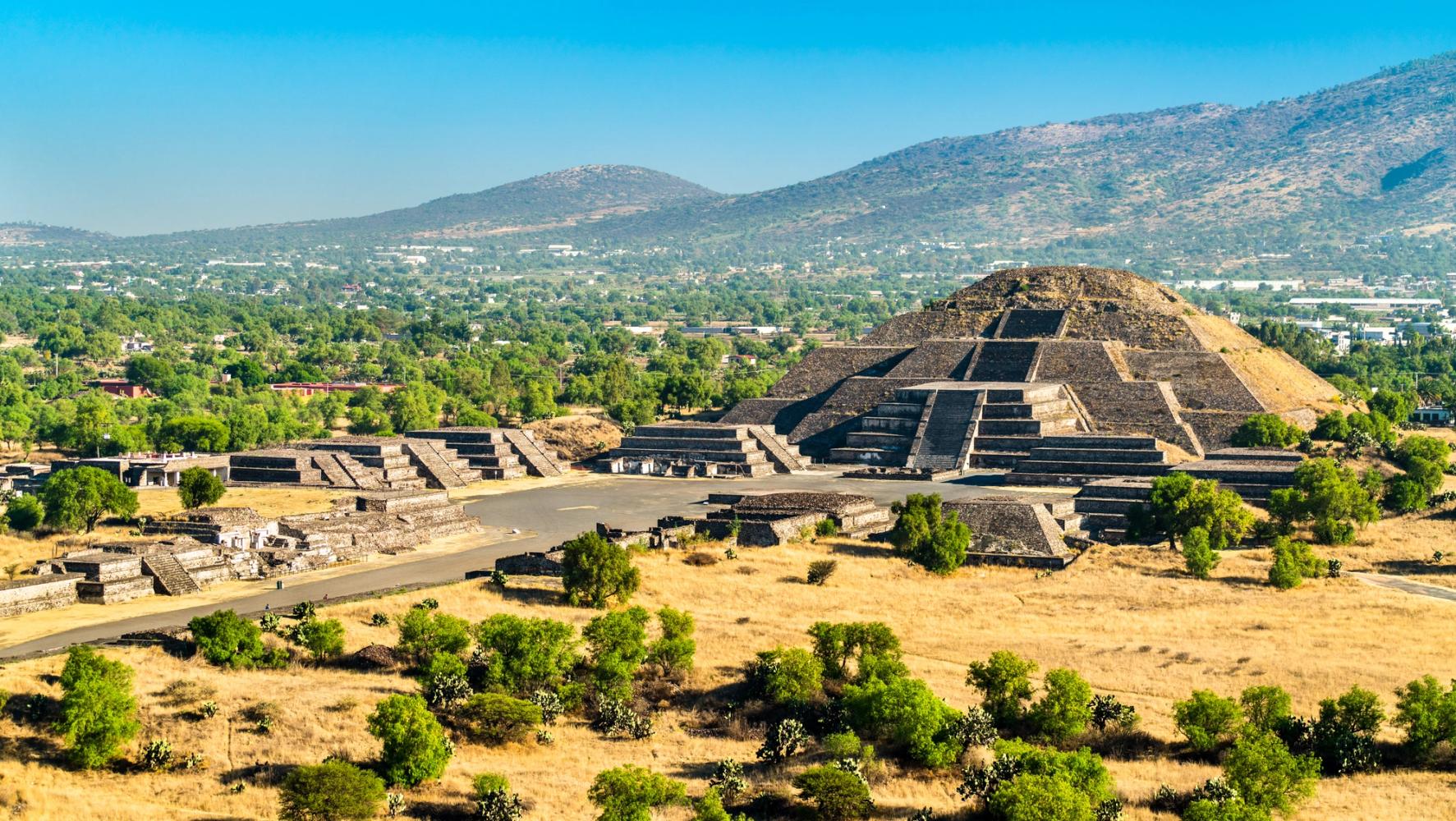 Teotihuacan Pyramids Exploration