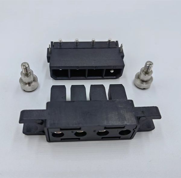 4-pin power connector plug and socket assembly with metal guide screws and silver-plated contacts