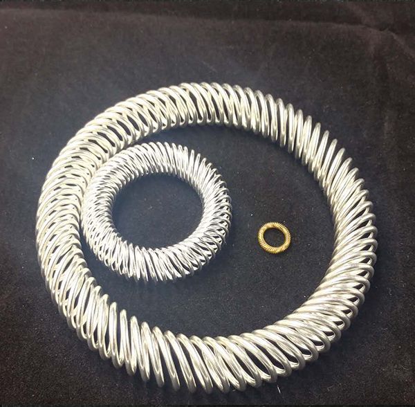 Silver-plated and miniature gold-plated canted coil spring rings in varying diameters