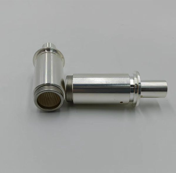 Silver-plated female connector socket terminal with internal spring contact wire basket structure