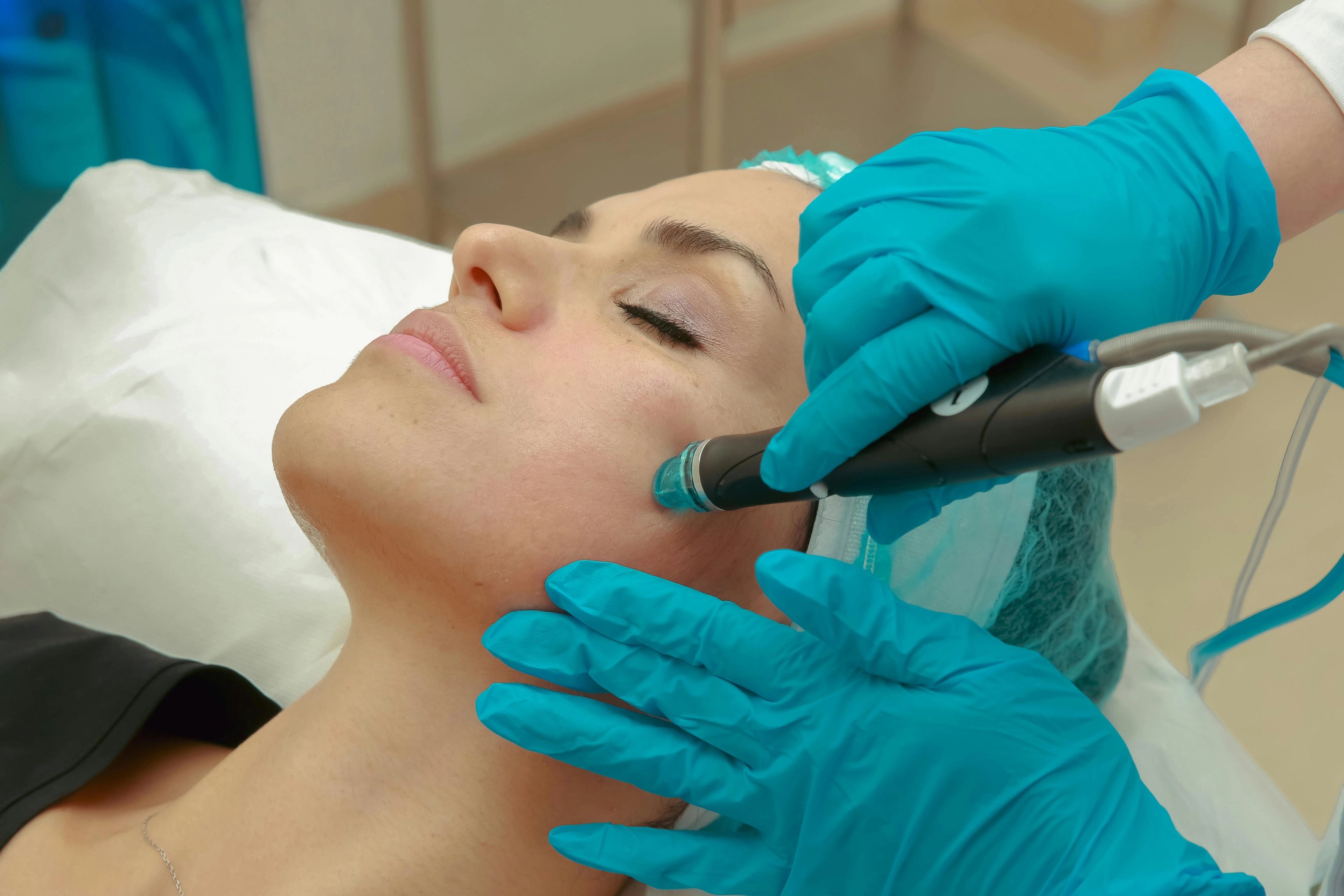 Professional HydraFacial procedure focused on skin hydration and wellness support.