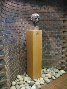 Statue av Fürsts grunnlegger Valentin Fürst